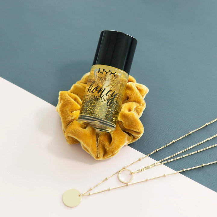 Golden makeup base primer for radiant glow