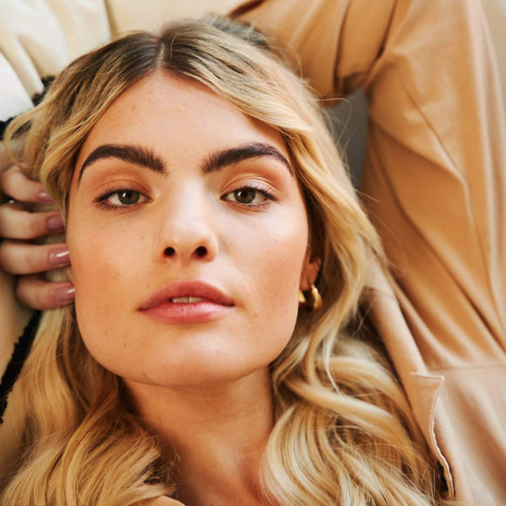 Buildable and blendable eyebrow pomade