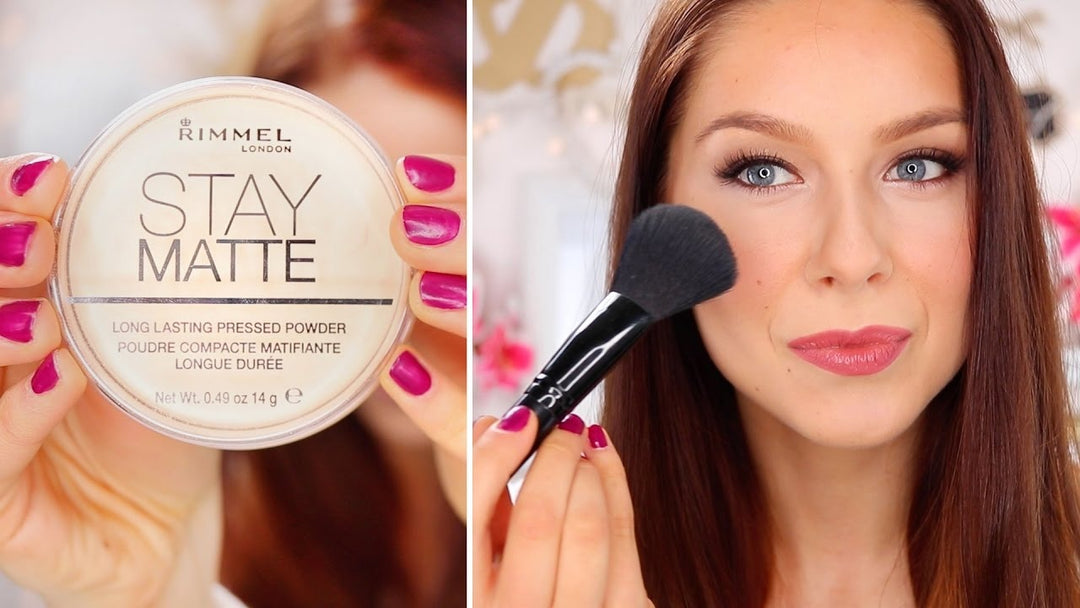 Oil-absorbing makeup powder compact